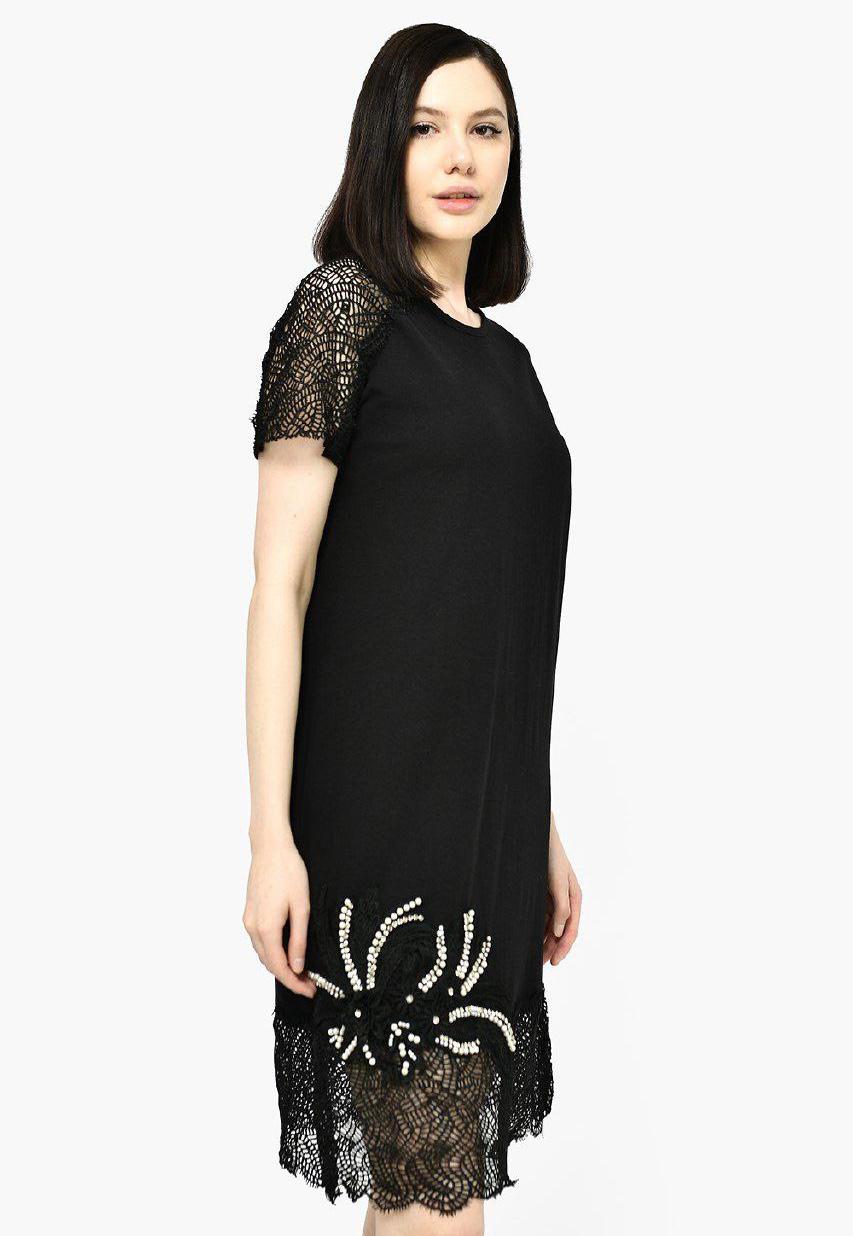 Vestido Renda com Detalhes Florais