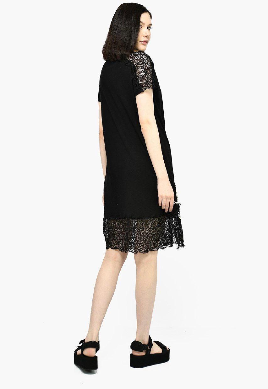 Vestido Renda com Detalhes Florais