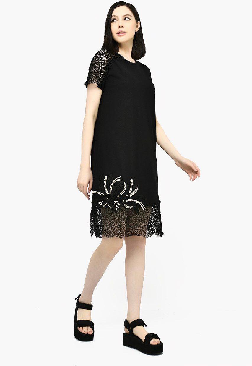 Vestido Renda com Detalhes Florais